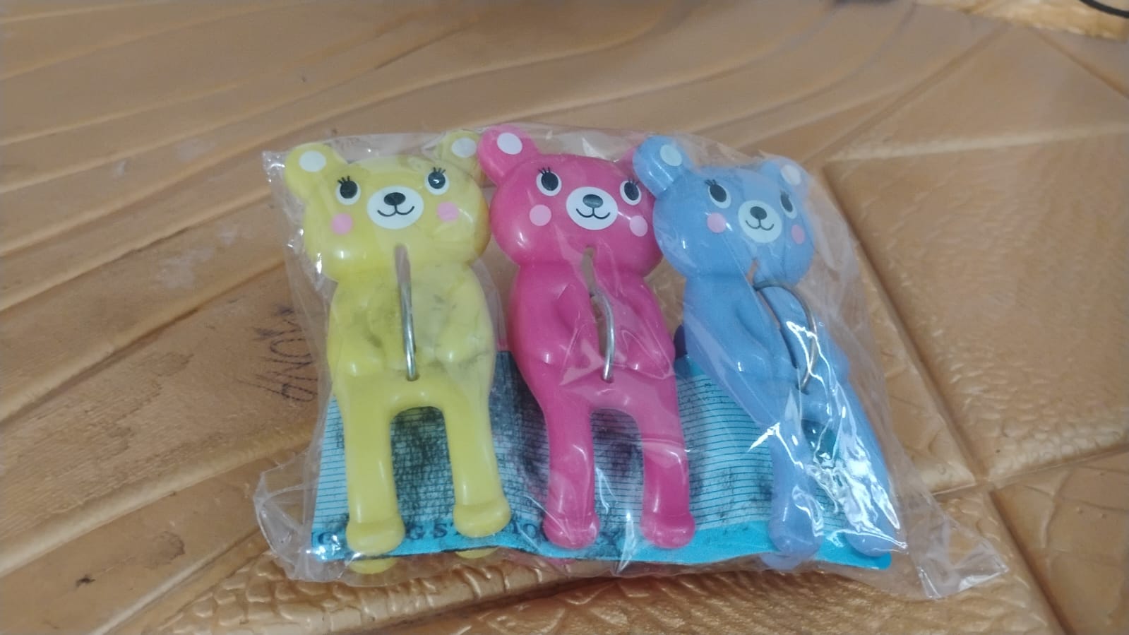 Towel Clip Windproof Plastic Towel Clips (3 Pcs Set) Towel Clip Windproof Plastic Towel Clips (3 Pcs Set)